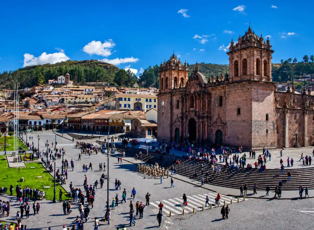 Cusco Historic Center with the Cathedral, Plaza de Armas, visitors, and daytime tourist activity.